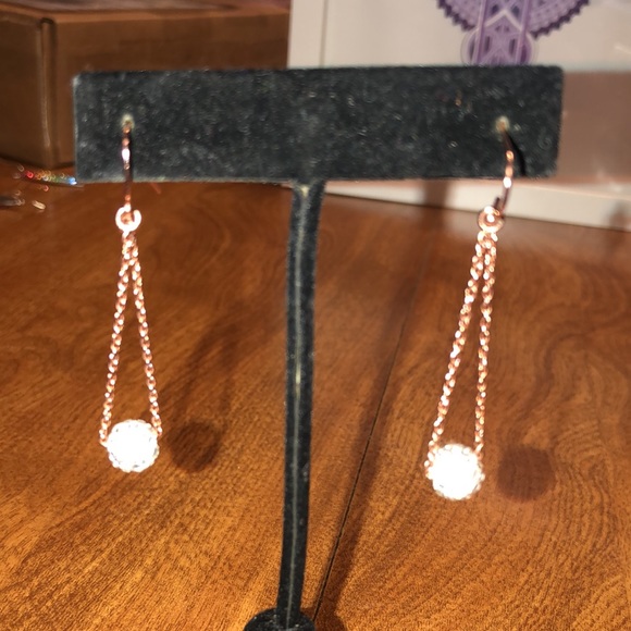 Beautiful Swarovski Crystal Faux Gold Dangle Earrings - Picture 6 of 12